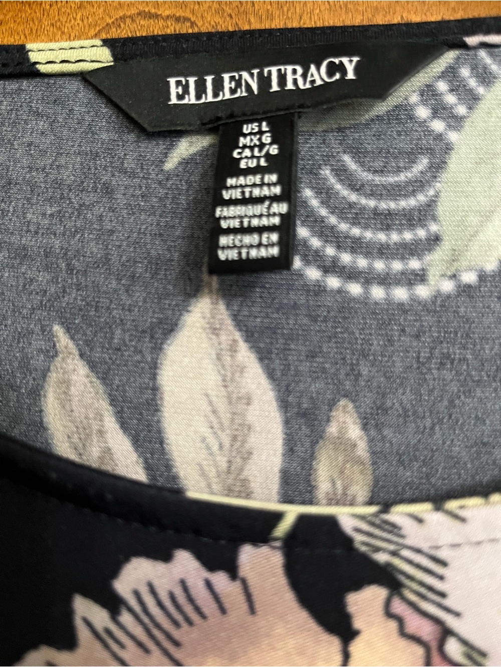 ELLEN TRACY NWOT Size Large Navy Blue Floral Long Sleeve Blouse New Condition - Picture 5 of 8